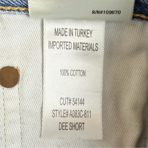 AGOLDE Dee Cutoff Jean Shorts in Riccochet - Picture 9 of 10